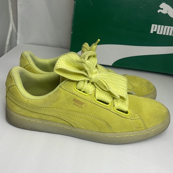 PUMA Women’s Suede Heart Reset Sneakers Sz 10 Fluo Yellow/Green Velvet Laces - Picture 2 of 6
